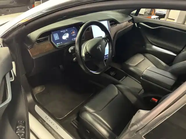Valkoinen Sedan, Tesla Model S – SAK-13794