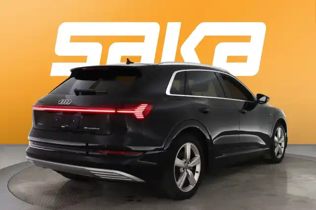 Musta Maastoauto, Audi e-tron – SAK-14637