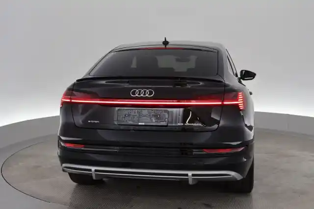 Musta Maastoauto, Audi e-tron – SAK-16291