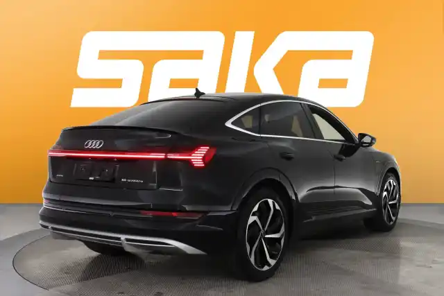 Musta Maastoauto, Audi e-tron – SAK-16291