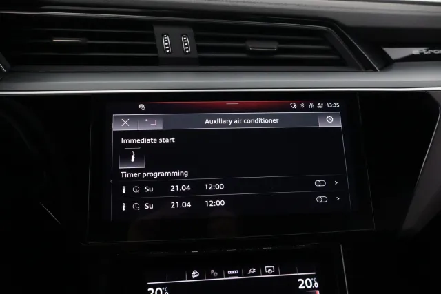 Musta Maastoauto, Audi e-tron – SAK-18769