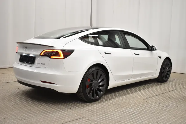 Valkoinen Sedan, Tesla Model 3 – SAK-23914