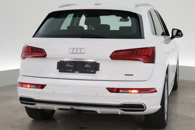 Valkoinen Maastoauto, Audi Q5 – SAK-25698