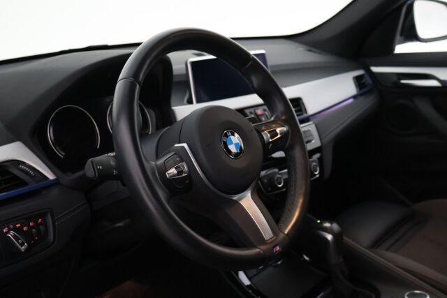 Sininen Maastoauto, BMW X1 – SAK-31133
