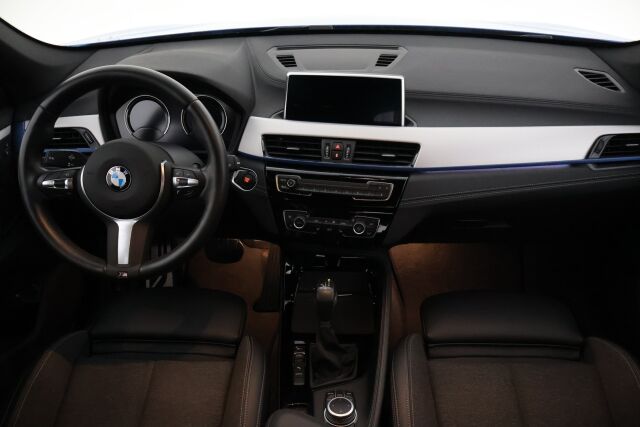 Sininen Maastoauto, BMW X1 – SAK-31133