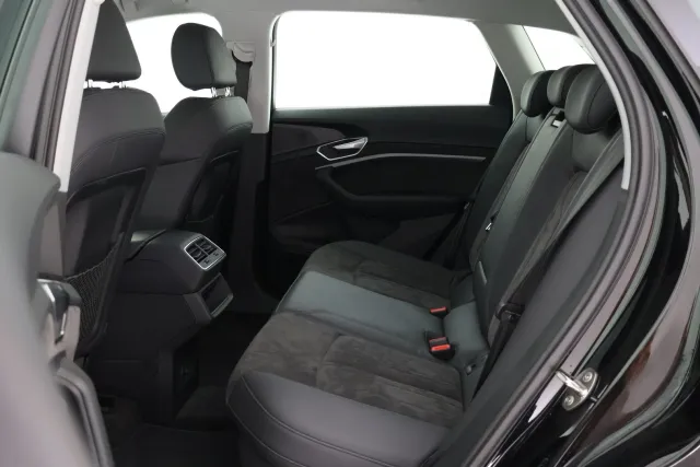 Musta Maastoauto, Audi e-tron – SAK-35447