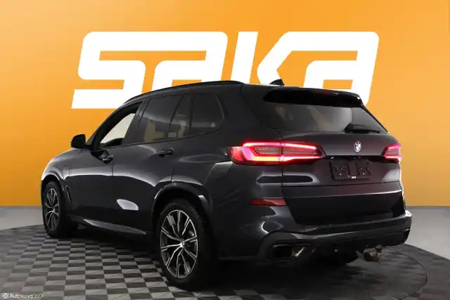 Musta Maastoauto, BMW X5 – SAK-39341