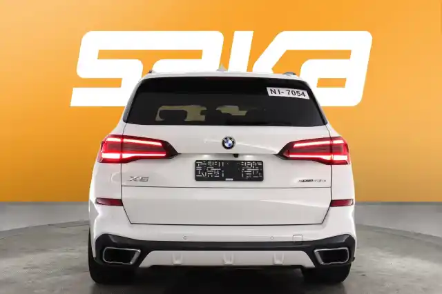 Valkoinen Maastoauto, BMW X5 – SAK-40623
