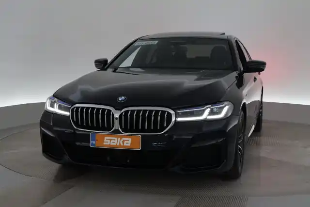 Sininen Sedan, BMW 545 – SAK-48166