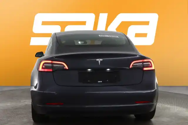 Harmaa Sedan, Tesla Model 3 – SAK-51856