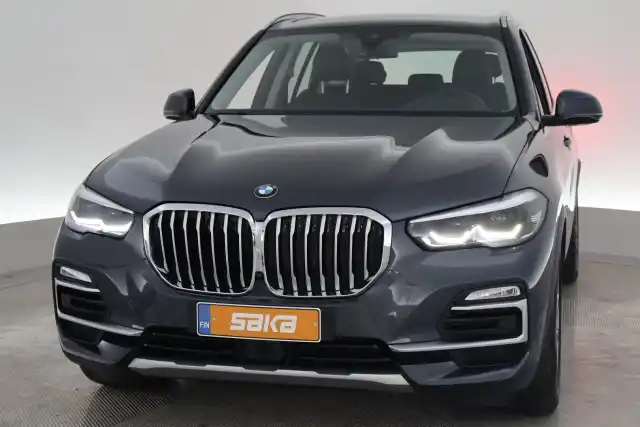 Harmaa Maastoauto, BMW X5 – SAK-54142