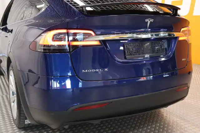 Sininen Maastoauto, Tesla Model X – SAK-63474
