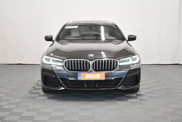 Harmaa Sedan, BMW 545 – SAK-70581