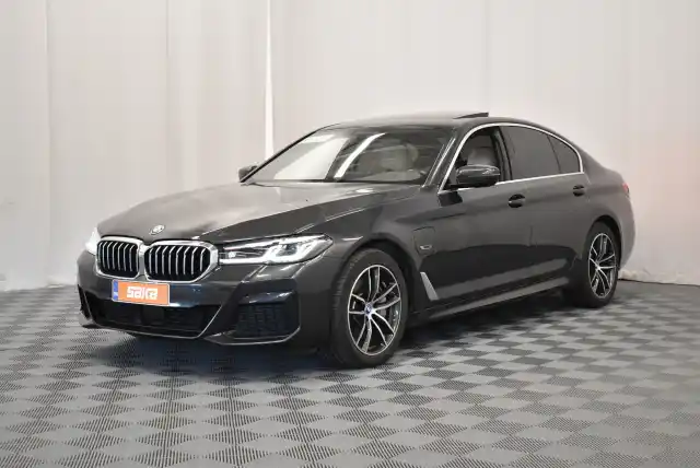 Harmaa Sedan, BMW 545 – SAK-70581