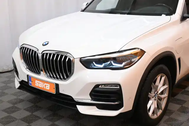 Valkoinen Maastoauto, BMW X5 – SAK-72785
