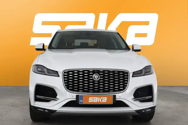 Valkoinen Maastoauto, Jaguar F-PACE – SAK-82012