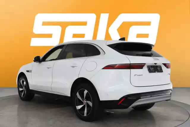 Valkoinen Maastoauto, Jaguar F-PACE – SAK-82012