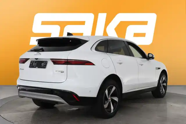 Valkoinen Maastoauto, Jaguar F-PACE – SAK-82012