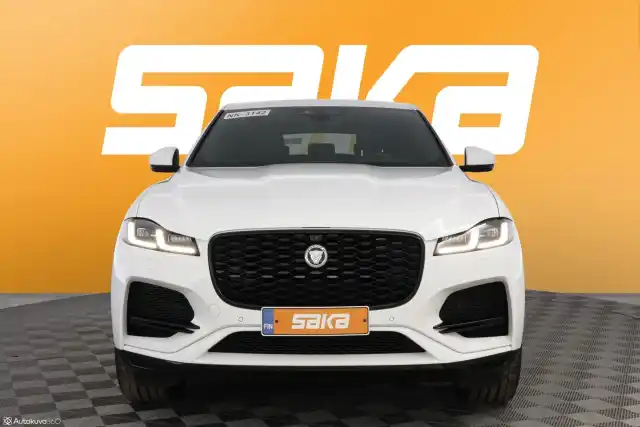 Valkoinen Maastoauto, Jaguar F-PACE – SAK-82049