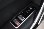 Valkoinen Maastoauto, Jaguar F-PACE – SAK-82049, kuva 19