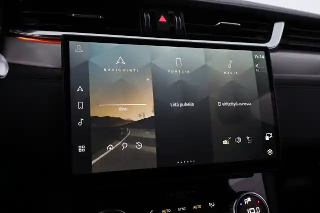 Valkoinen Maastoauto, Jaguar F-PACE – SAK-82049