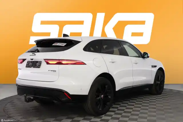 Valkoinen Maastoauto, Jaguar F-PACE – SAK-82049