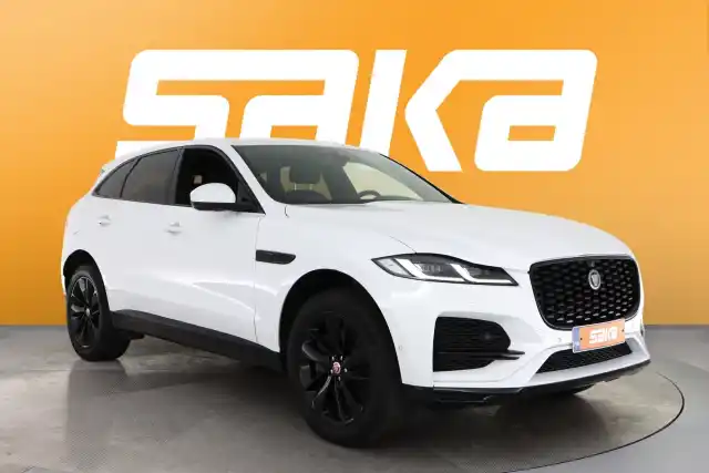 Valkoinen Maastoauto, Jaguar F-PACE – SAK-82049