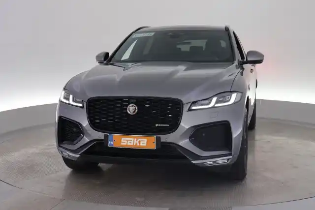 Harmaa Maastoauto, Jaguar F-PACE – SAK-82642