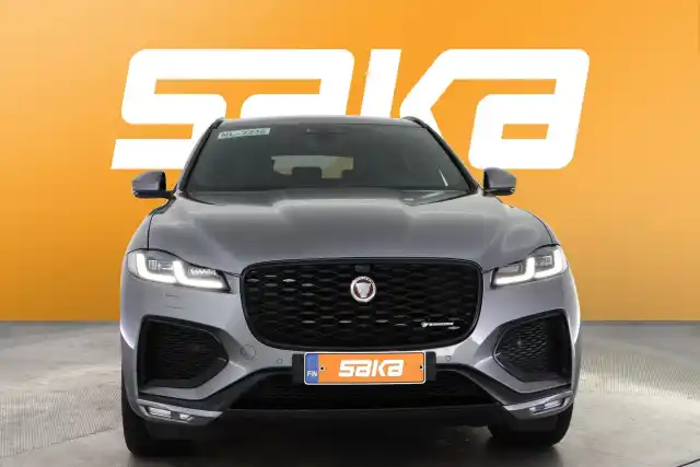 Harmaa Maastoauto, Jaguar F-PACE – SAK-82642