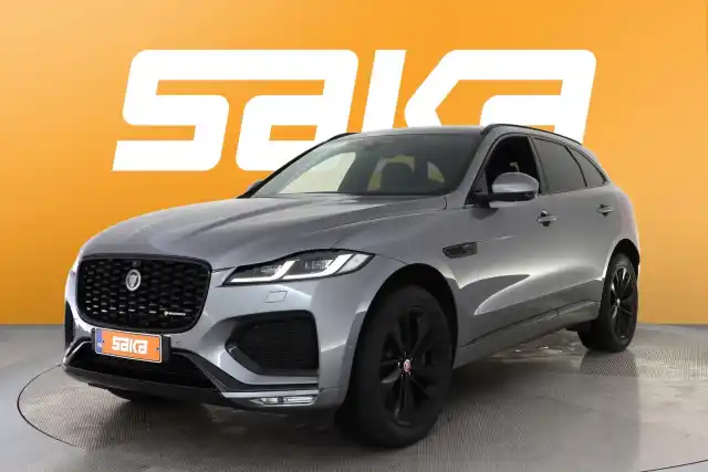 Harmaa Maastoauto, Jaguar F-PACE – SAK-82642