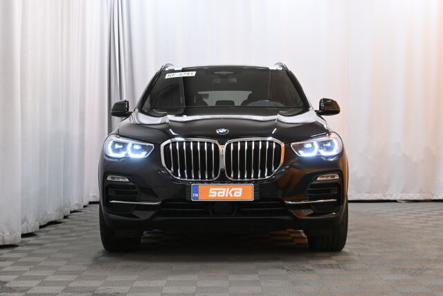 Musta Maastoauto, BMW X5 – SAK-83917
