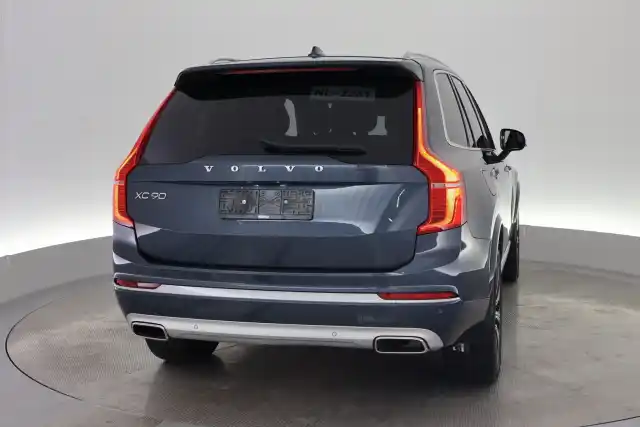 Sininen Maastoauto, Volvo XC90 – SAK-89114