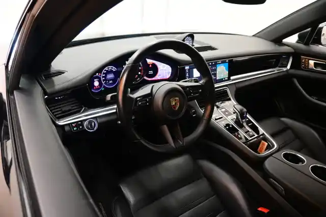 Harmaa Farmari, Porsche Panamera – SAK-91787