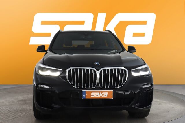 Musta Maastoauto, BMW X5 – SAK-92020