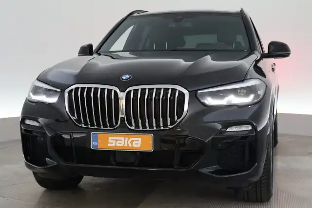 Musta Maastoauto, BMW X5 – SAK-92020