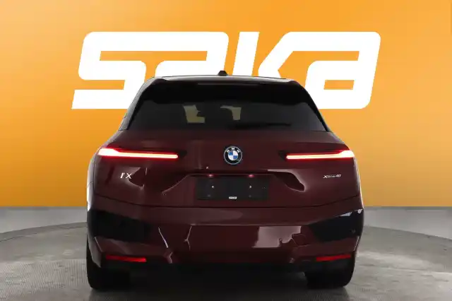 Punainen Maastoauto, BMW iX – SAK-94663
