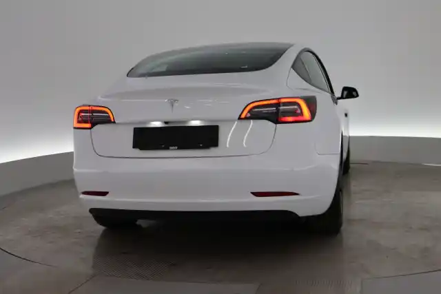 Valkoinen Sedan, Tesla Model 3 – SAK-95448