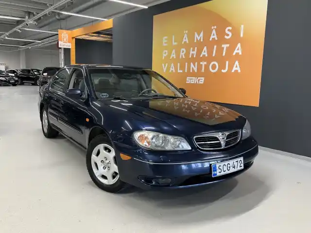Sininen Sedan, Nissan Maxima – SCG-472