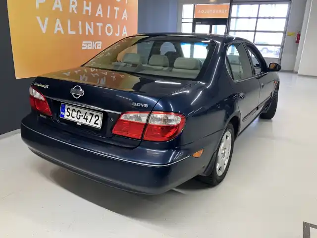 Sininen Sedan, Nissan Maxima – SCG-472