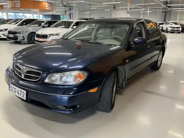 Sininen Sedan, Nissan Maxima – SCG-472
