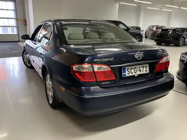 Sininen Sedan, Nissan Maxima – SCG-472