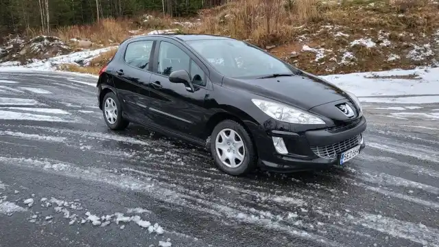 Musta Viistoperä, Peugeot 308 – SEZ-564