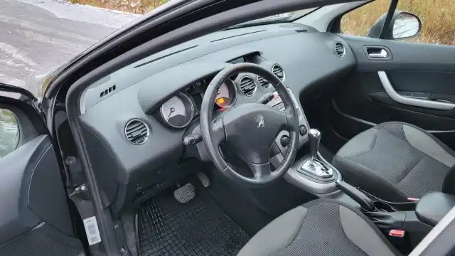 Musta Viistoperä, Peugeot 308 – SEZ-564