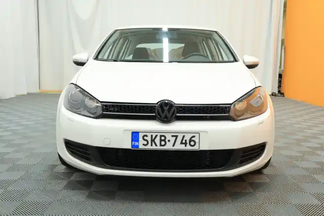 Valkoinen Viistoperä, Volkswagen Golf – SKB-746