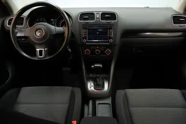 Valkoinen Viistoperä, Volkswagen Golf – SKB-746