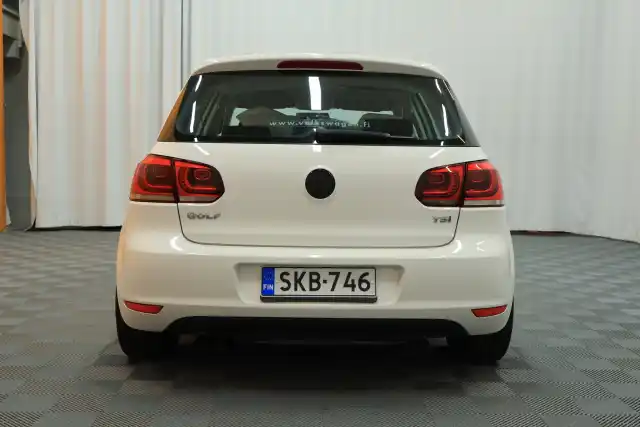 Valkoinen Viistoperä, Volkswagen Golf – SKB-746