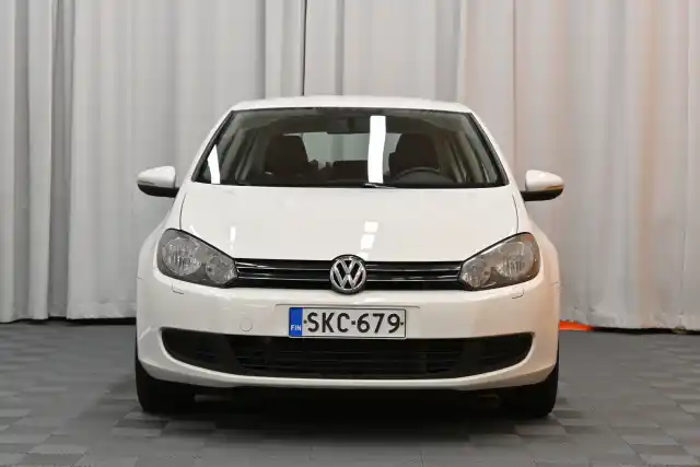 Valkoinen Viistoperä, Volkswagen Golf – SKC-679