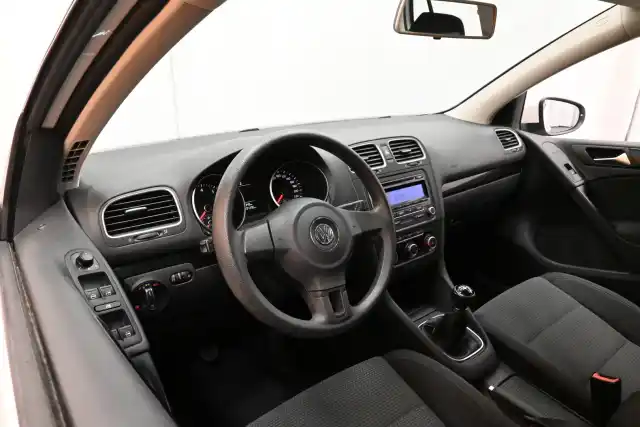 Valkoinen Viistoperä, Volkswagen Golf – SKC-679