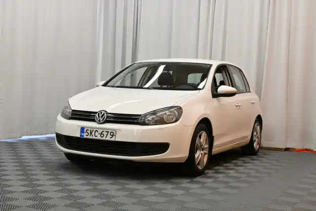 Valkoinen Viistoperä, Volkswagen Golf – SKC-679