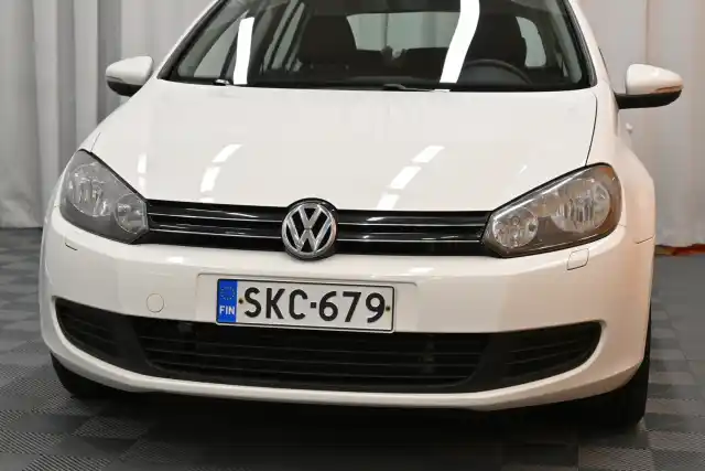 Valkoinen Viistoperä, Volkswagen Golf – SKC-679